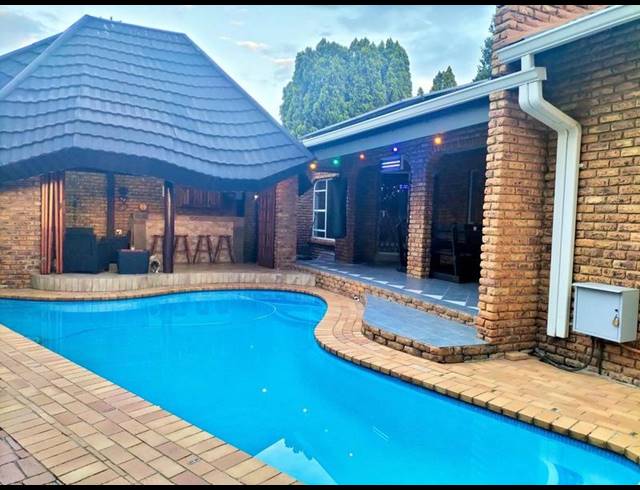 4 BEDROOM HOUSE FOR SALE IN SECUNDA CENTRAL